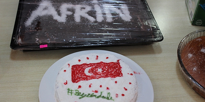Kız öğrencilerden Mehmetçiğe anlamlı bağış