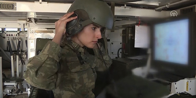 Afrin Harekatı'nın kadın subayları hedefi 12'den vuruyor