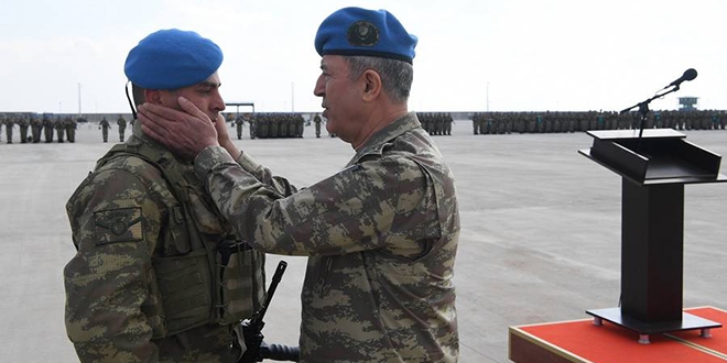 Orgeneral Akar snr birliklerini denetledi