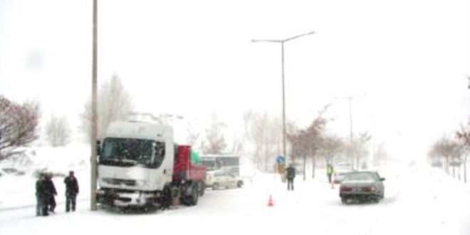 Yozgat-Kayseri yolu trafie kapand