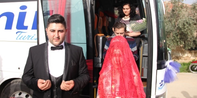 Yolcu otobüsü gelin arabası oldu