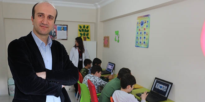 Öğretim üyesi, özel öğrenciler için program tasarladı