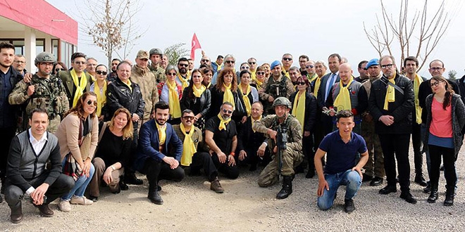 Sanatçılar Mehmetçik'e destek için Suriye sınırında