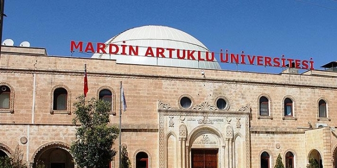 Genel sekreterin eşi tek başına sınava girdi