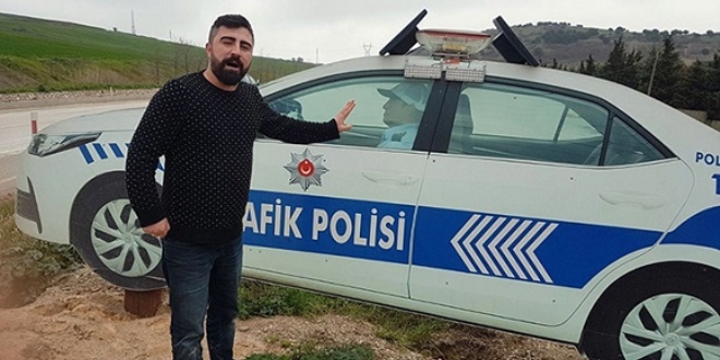 Maketi gerçek sandı, ceza yememek için 1,5 saat bekledi