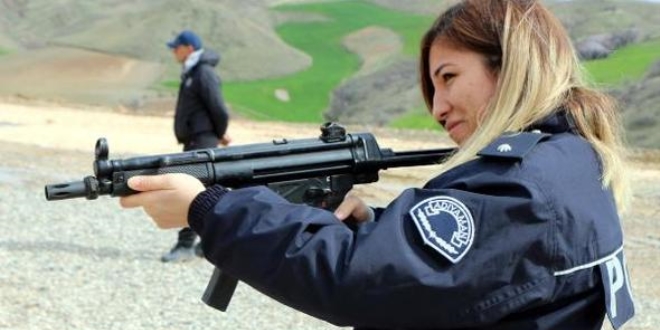 Kadn polisler, hedefleri tam isabetle vuruyor