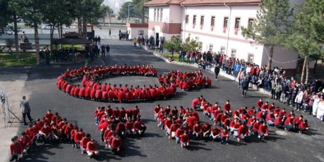 Öğrenciler, 'Afrin' yazısı oluşturdu