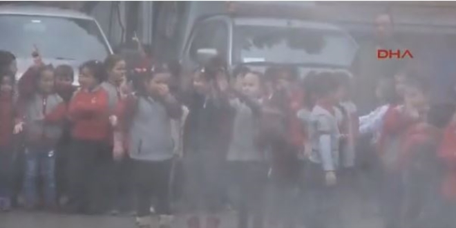 İlkokul öğrencilerinin tatbikatta zor anları