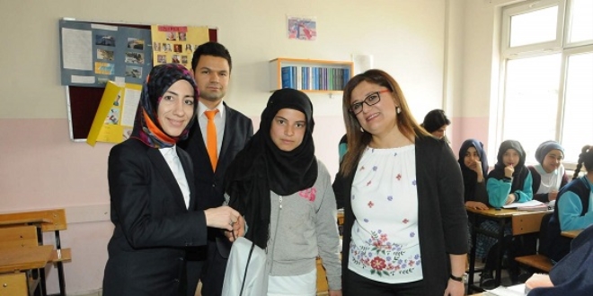 Öğretmenine yazdığı mektupla lise hayali gerçekleşti