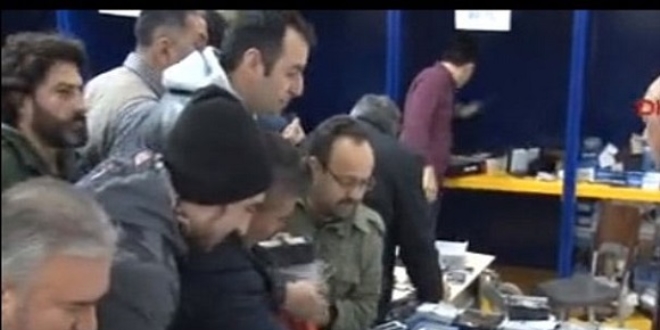PTT'de 10 TL'lik akıllı telefon izdihamı