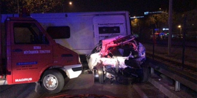 İşçi servisi devrildi: 1 ölü, 10 yaralı