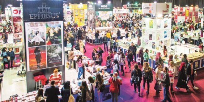 CNR Kitap Fuarı'nda aşkla okuyoruz