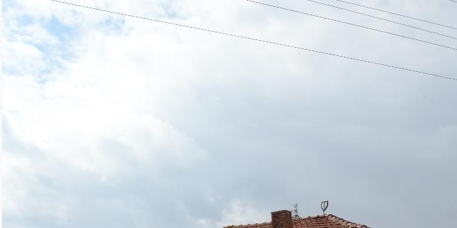 Tarihi cami cemaatsiz kald�