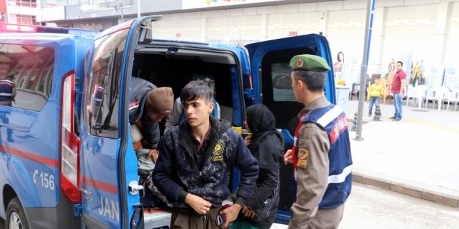 Ka�aklar� Erzurum diye k�y yolunda b�rakm��lar