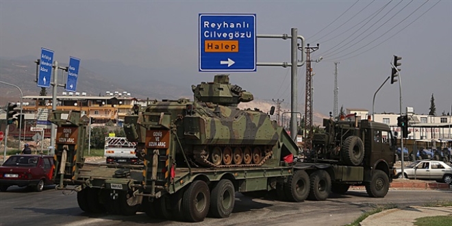 Hatay'da s�n�ra askeri sevkiyat s�r�yor