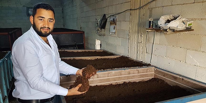 Kepçe operatörü solucan gübresiyle patron oldu