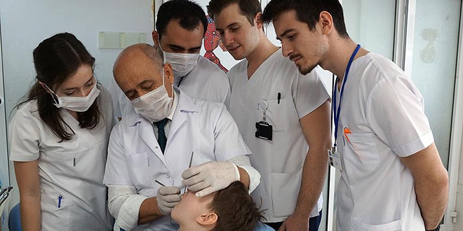 Seyyar klinikle engellilere şifa dağıtıyor