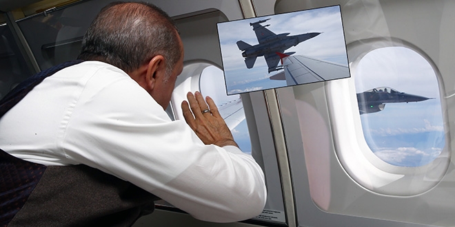 Erdoğan, F-16 pilotlarını havada böyle selamladı