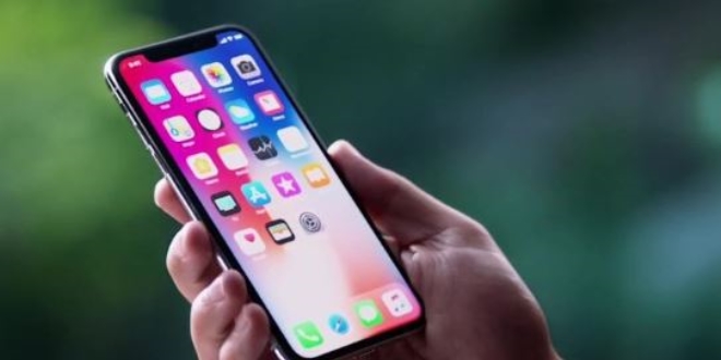 iPhone X'in 'nefret edilen' özelliği tarih oluyor
