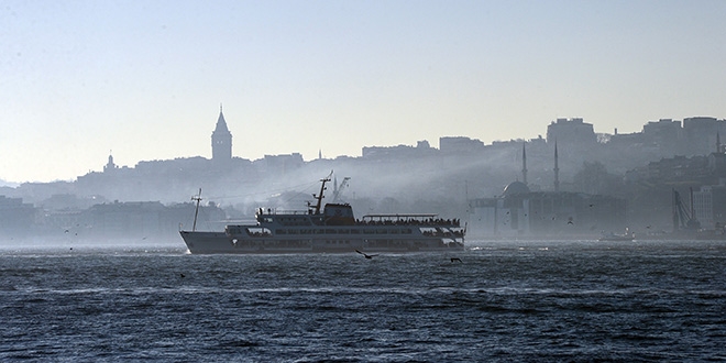 İstanbul'da sis etkili olmaya devam ediyor