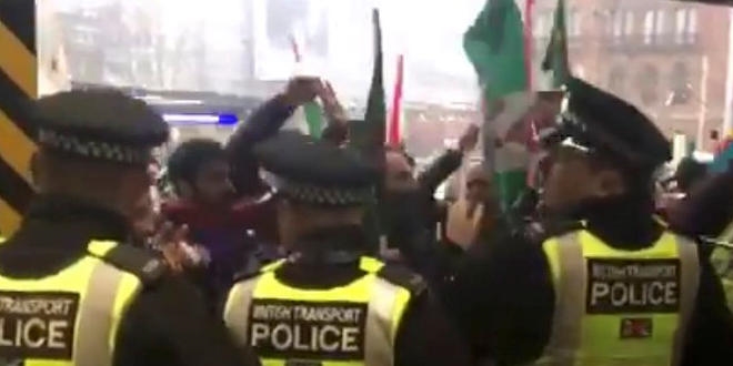 Avrupa'da PYD/PKK sempatizanlar� tren istasyonlar�n� i�gal etti