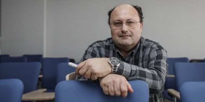 İngilizce düşündüğünü kanıtlayana otomobil hediye edecek