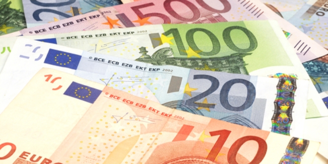 Euro TL karsnda tarihi zirvede, dolar trmanta