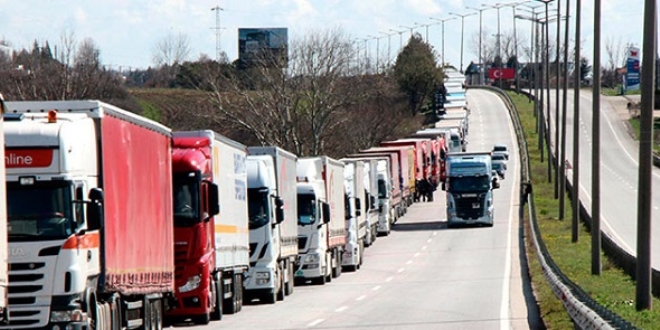 Kapıkule'de 19 kilometre TIR kuyruğu