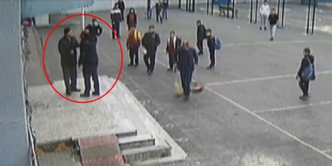 Veliden öğretmene yumruklu saldırı