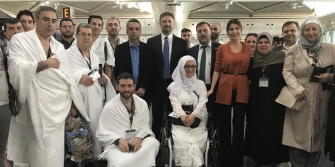 İş adamı, şehit yakını ve gazileri umreye gönderdi