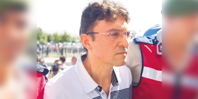 FETÖ'nün ataşelerine kırmızı bülten
