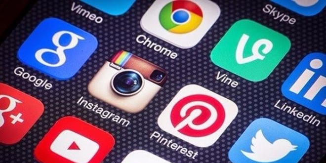 Instagram 'kronolojik sıralama' iddialarını yalanladı