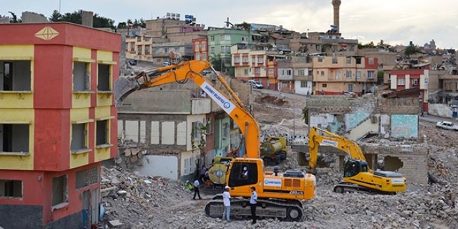 'ehirleri adeta yeniden retiyoruz'