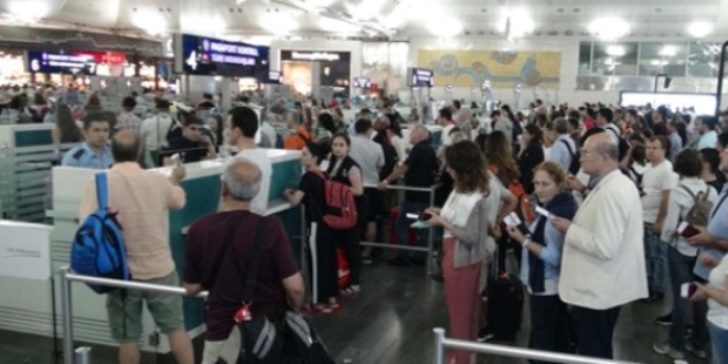 Atat�rk Havaliman�'nda ka�ak yolcular i�in �nlem