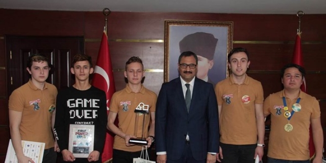 Geli�tirdikleri robotla d�nya finallerine kat�lacaklar