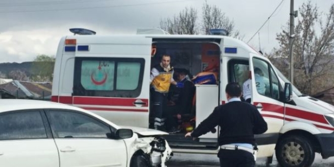 Süt tankeri kafenin duvarına çarptı: 8 yaralı