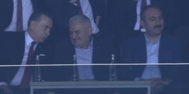 Başbakan Yıldırım derbi maçta