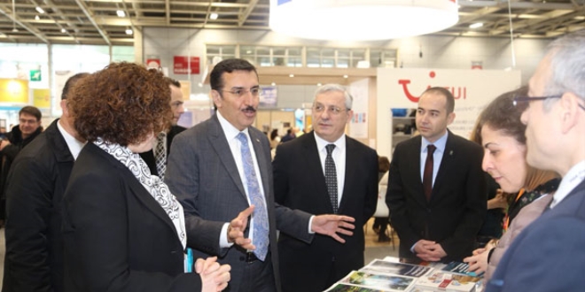Bakan Tüfenkci Dünya Turizm Fuarı'nı ziyaret etti