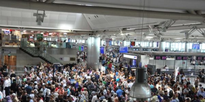 İstanbul-Tahran uçak seferleri 23 liraya indi