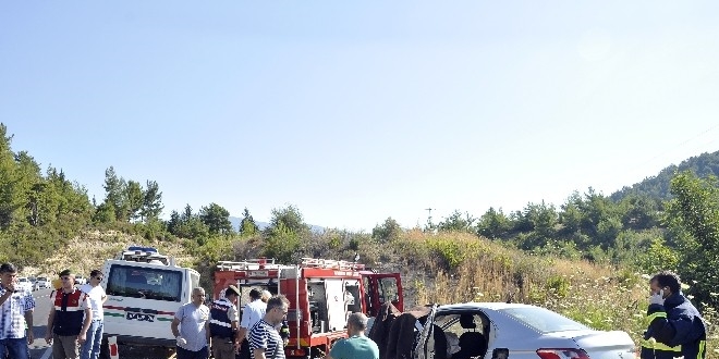 Antalya'da feci kaza: 2 �niversiteli �ld�