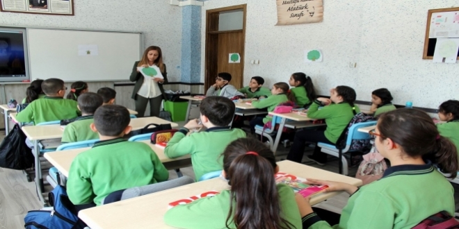 Beşinci sınıfta su gibi İngilizce konuşuyorlar