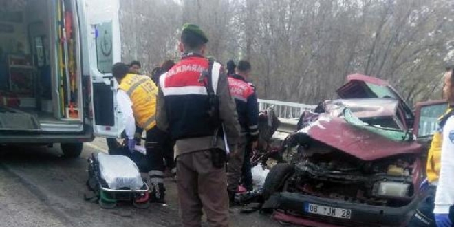 Ankara ubuk'ta trafik kazas: 3 l, 2 yaral