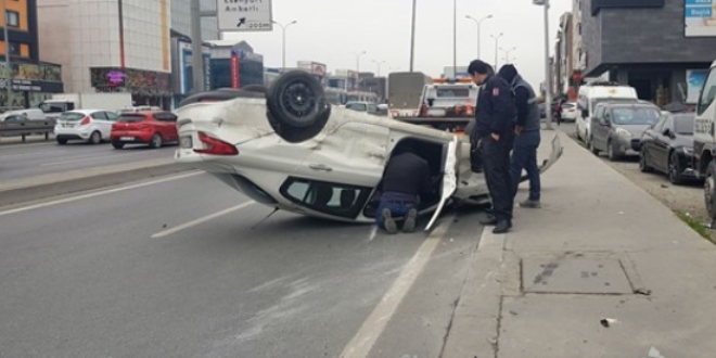E-5'te takla atan araç yan yola uçtu
