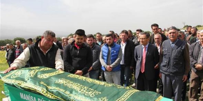 Ayn� tabuta konulan anne ve o�lunun cenazeleri defnedildi