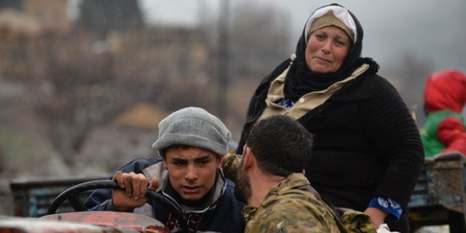 Trklerin girdii Afrin'e siviller dnmeye balad