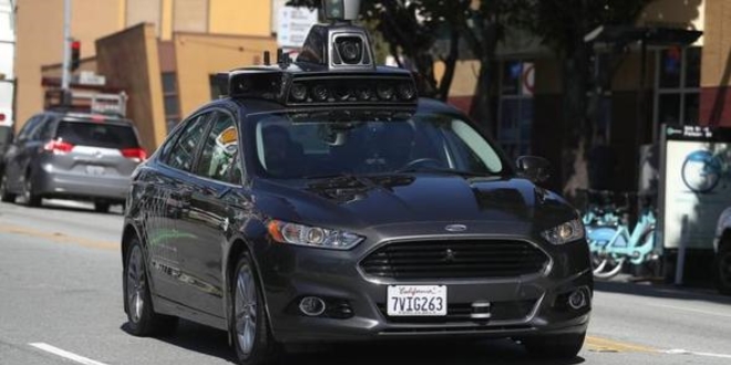 Uber'in sürücüsüz otomobili kaza yaptı, yayayı öldürdü
