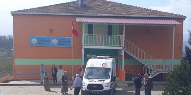 Vücutlarında kaşıntı ve kabarcık oluşan 13 öğrenci, hastaneye kaldırıldı