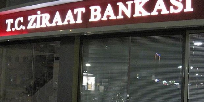 Yunanistan'da Ziraat Bankası şubesine taşlı saldırı
