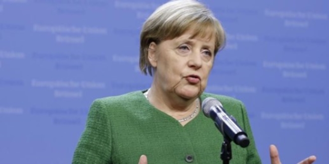 Merkel'den Türkiye açıklaması: Her zaman savunacağım