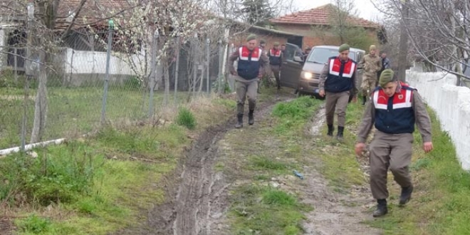 Önce ablasını öldürdü sonra intihar etti